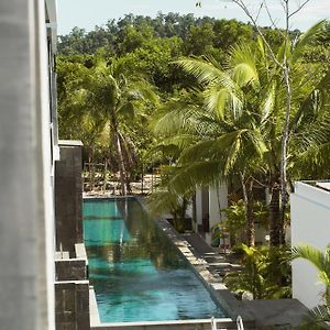 Premier King Pool View